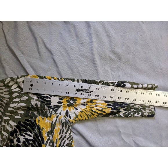 Chicos Top Green Yellow Floral Half Zip V Neck 3/4 Sleeve Womens Size M - Picture 7 of 7